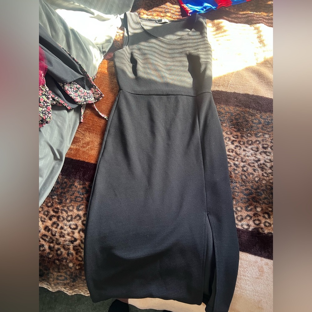 Soprano Black Sleeveless Midi Sheath Dress